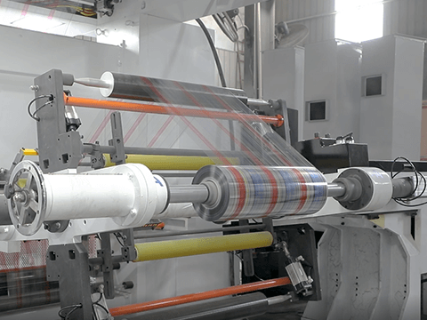 Nous sommes spécialisés dans la production d'un ensemble complet d'équipements d'emballage souple en plastique et d'emballage en papier